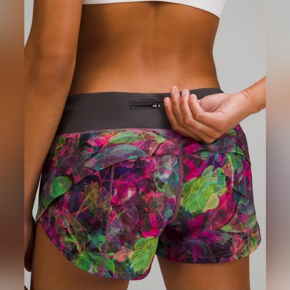 LULULEMON 2'5" LINED SHORT SIZE 8 - Picture 4 of 13